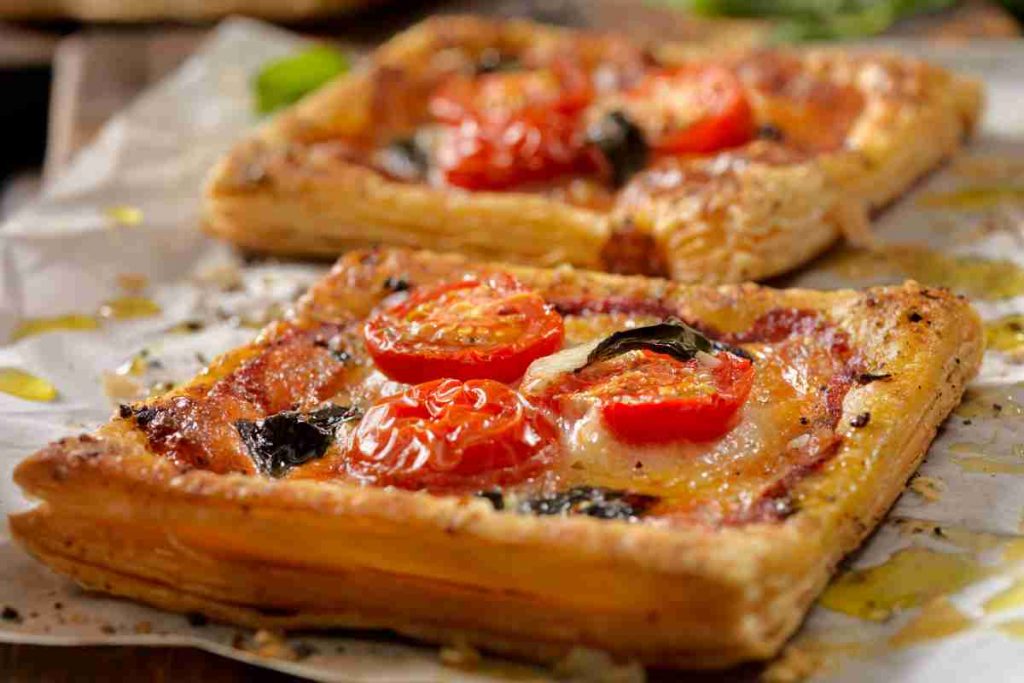 Pizzette Da Buffet Di Pasta Sfoglia La Ricetta Velocissima Per Gli