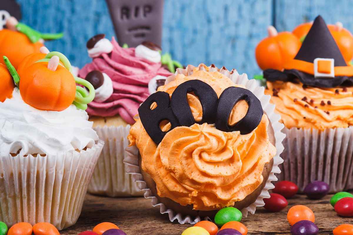 Cupcake halloween con frosting arancione