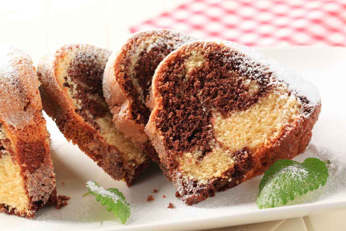 ciambellone all'acqua bicolore con cacao