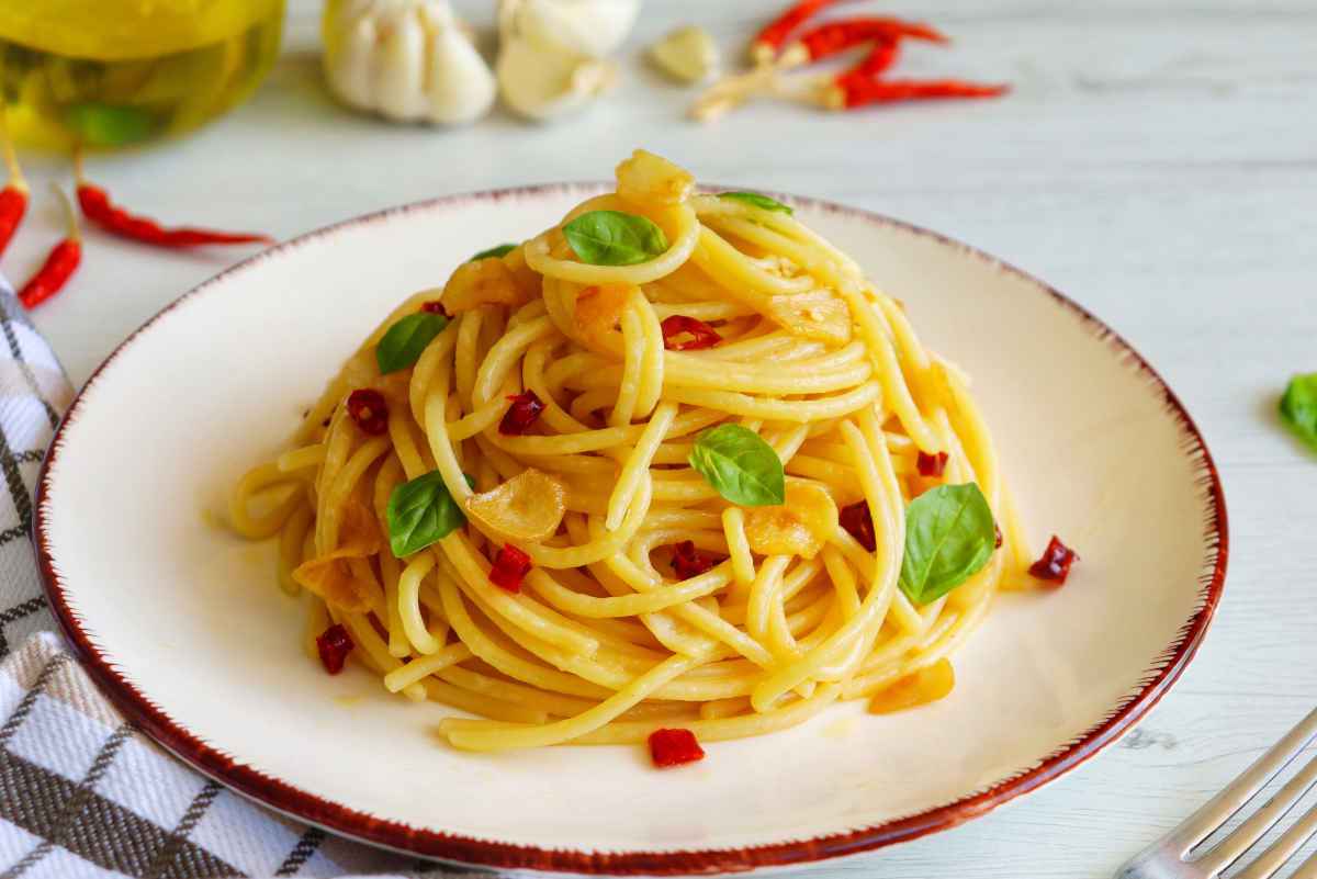 spaghetti aglio olio e peperoncino per la spaghettata di mezzanotte veloce con amici