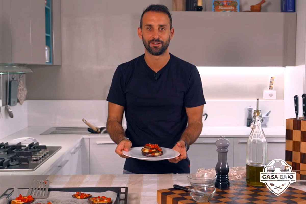 Baiocchini mentre prepara la torretta di melanzane