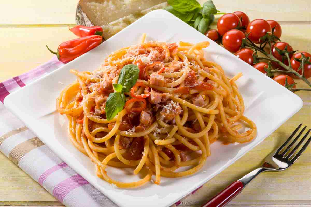 Pasta all'amatriciana con pancetta