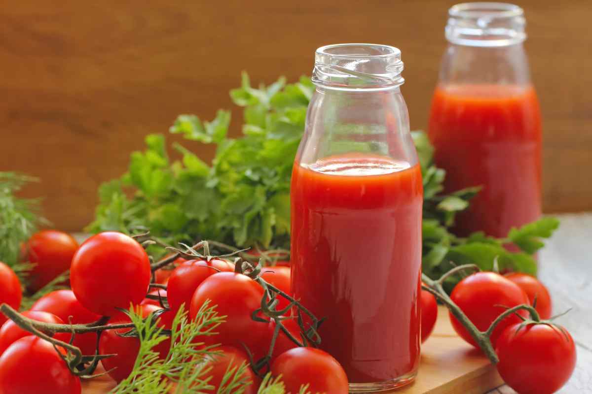 Bottiglie di pomodoro fatte in casa ricetta trucchi consigli