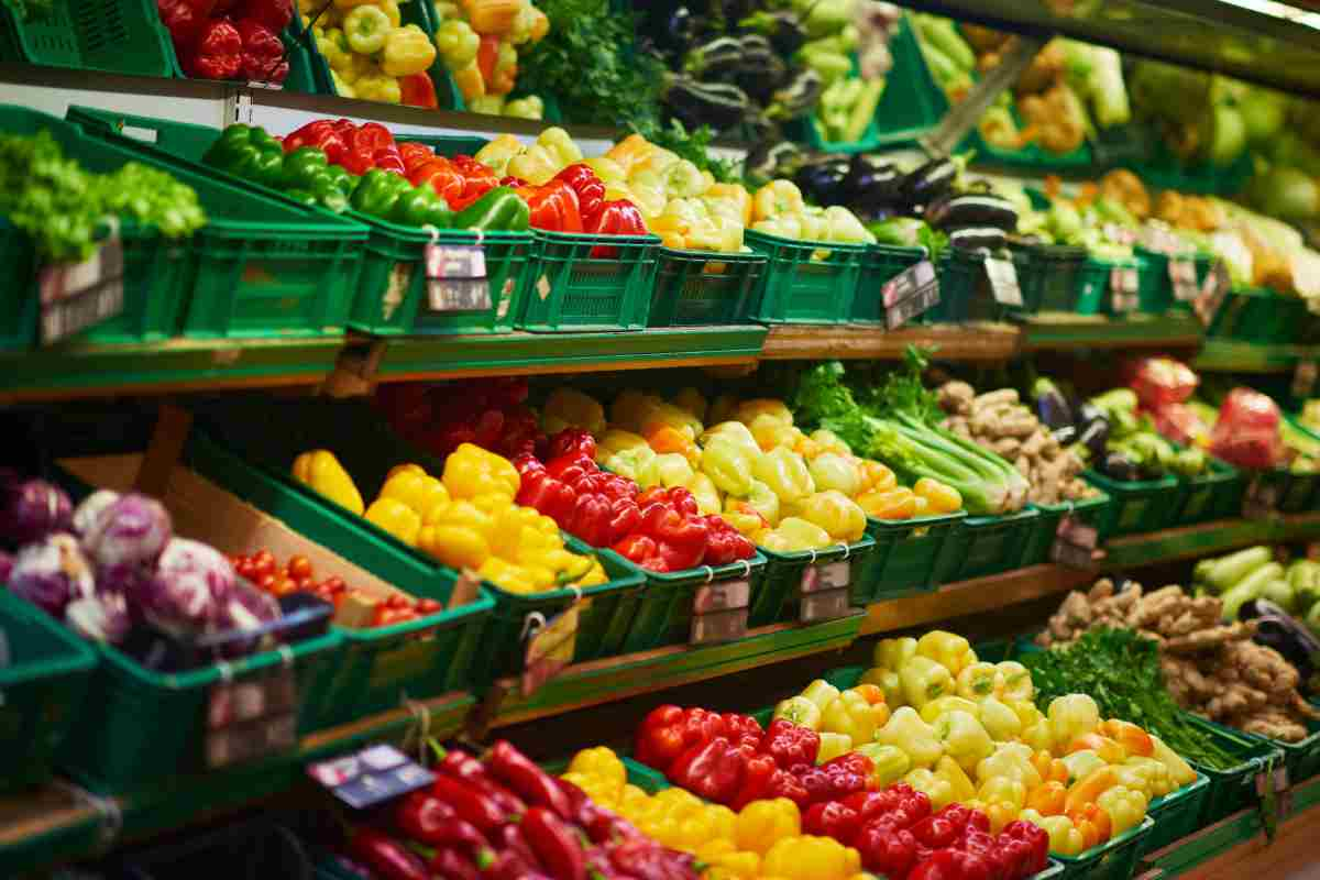 Frutta e verdura con sconto al supermercato