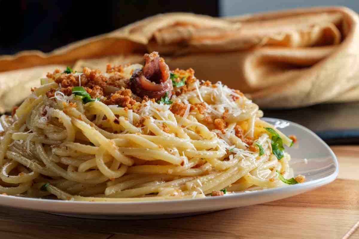 Pasta con acciughe alla siciliana ricetta