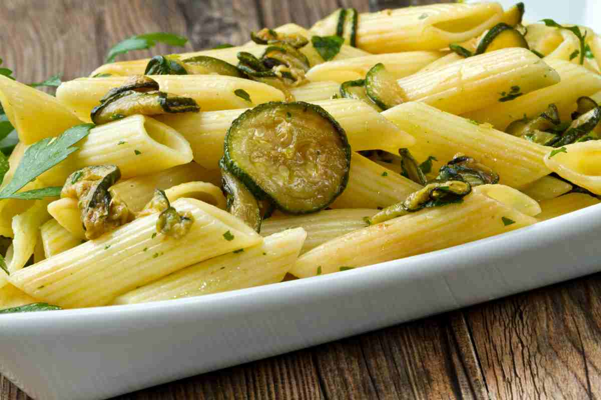 Pasta fredda con zucchine