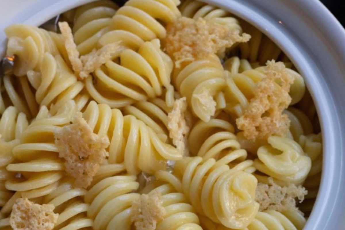 La pasta in bianco che sta dividendo Milano