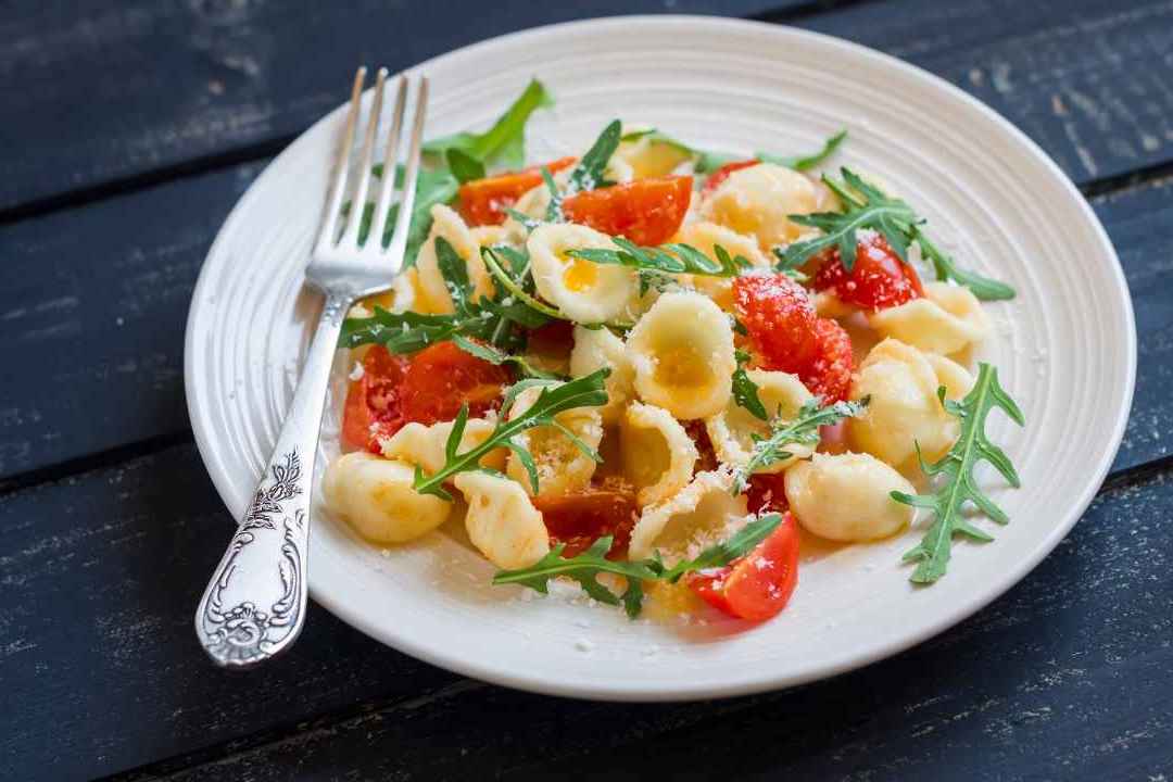 orecchiette con rucola e pomodori