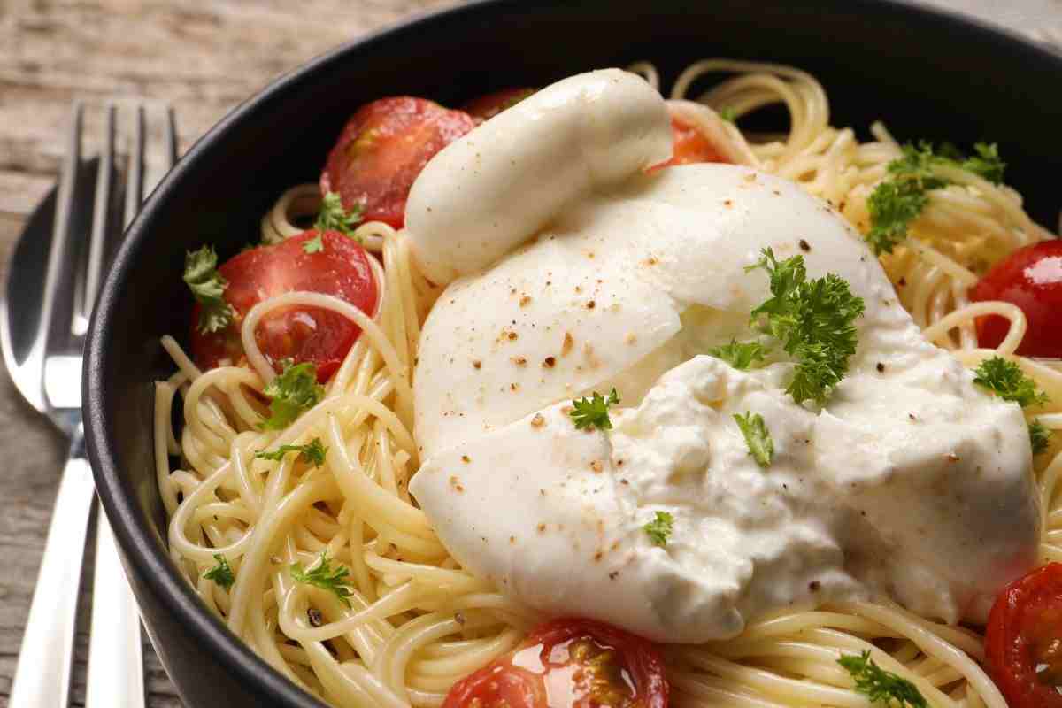 spaghetti pomodoro e burrata