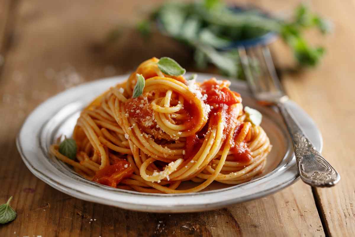 pasta con pomodori e basilico