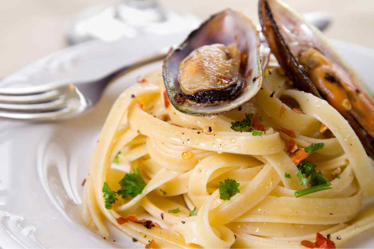 Pasta con le cozze in bianco