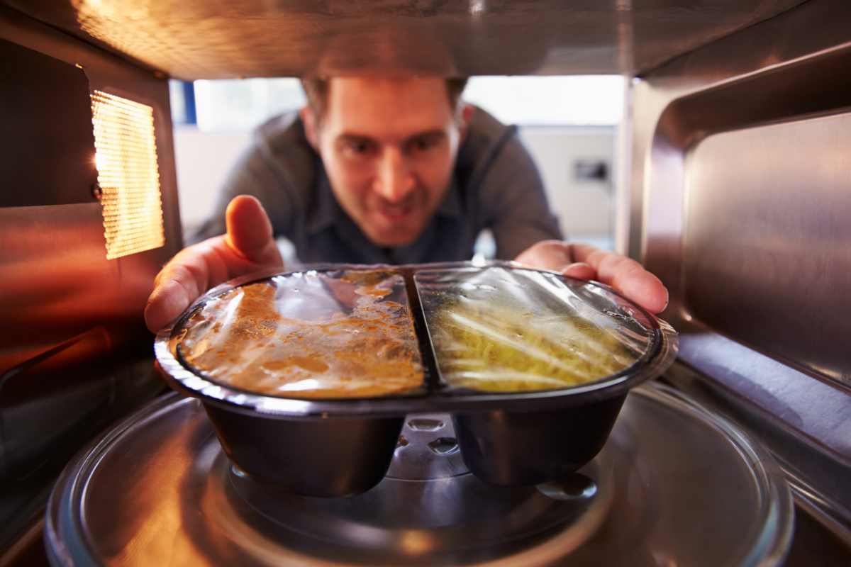 Scaldare cibi forno o microonde