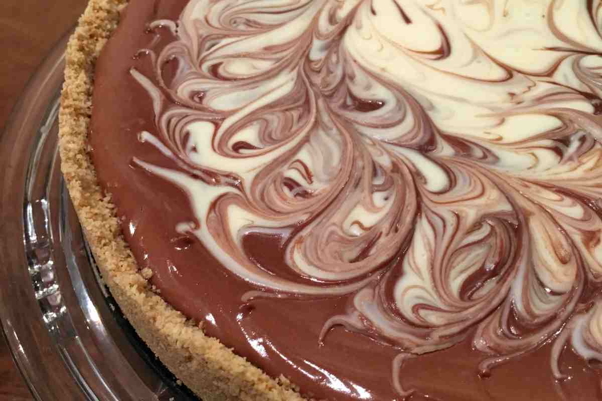 Cheesecake con barrette di cioccolato Kinder