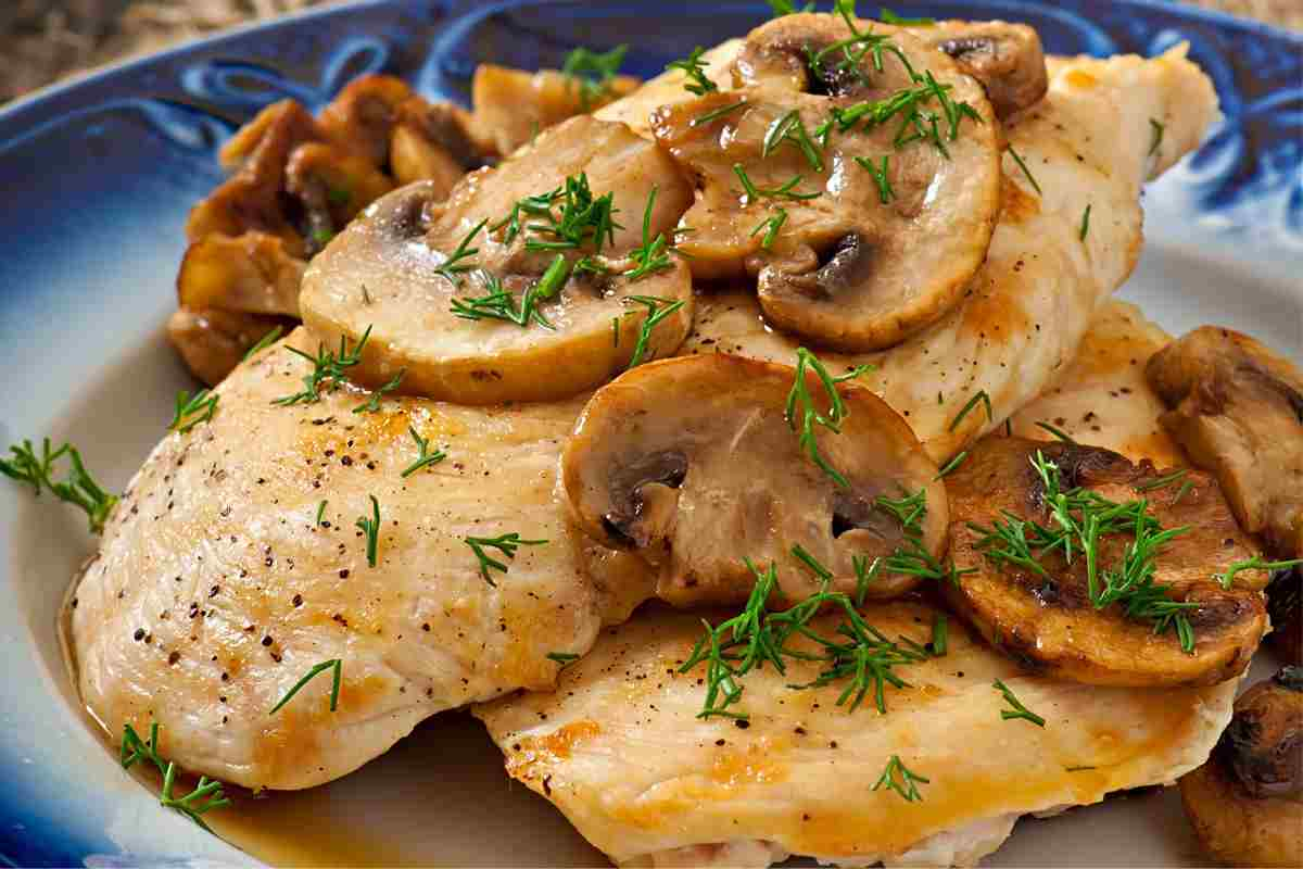 Scaloppine di petto di pollo ai funghi ricetta