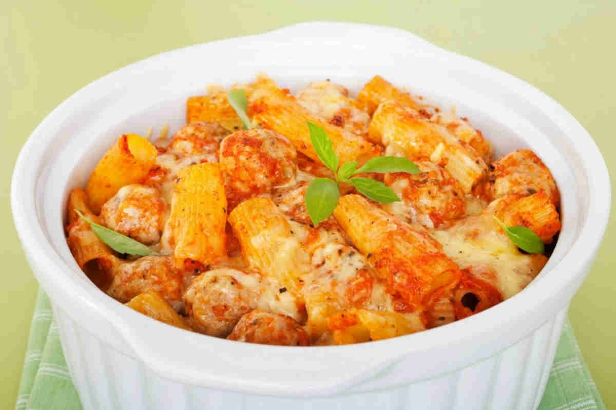 Pasta al forno con polpette di ricotta ricetta