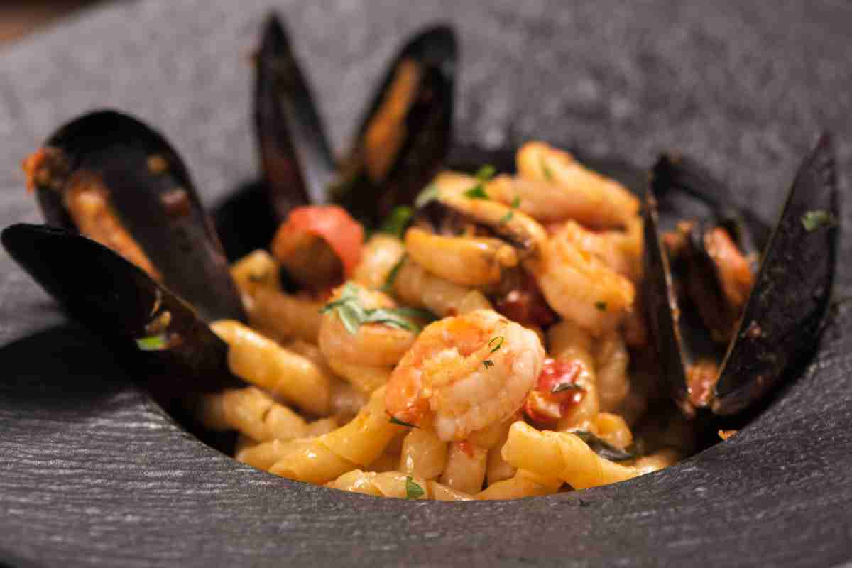 Busiate ai frutti di mare ricetta