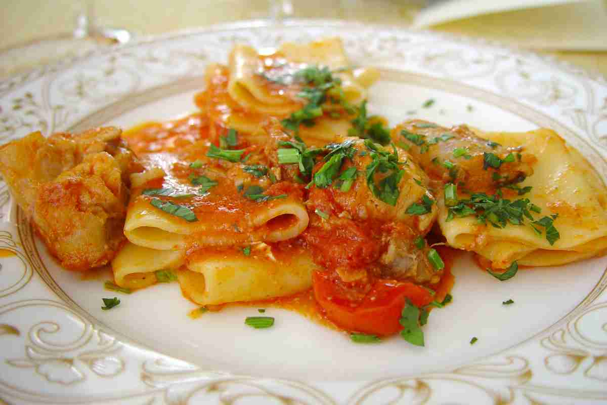 Paccheri con sugo di astice