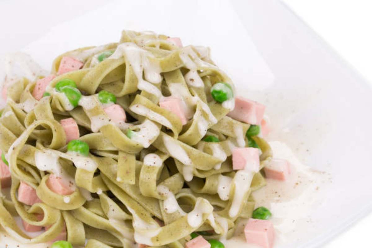 ricetta fettuccine alla papalina