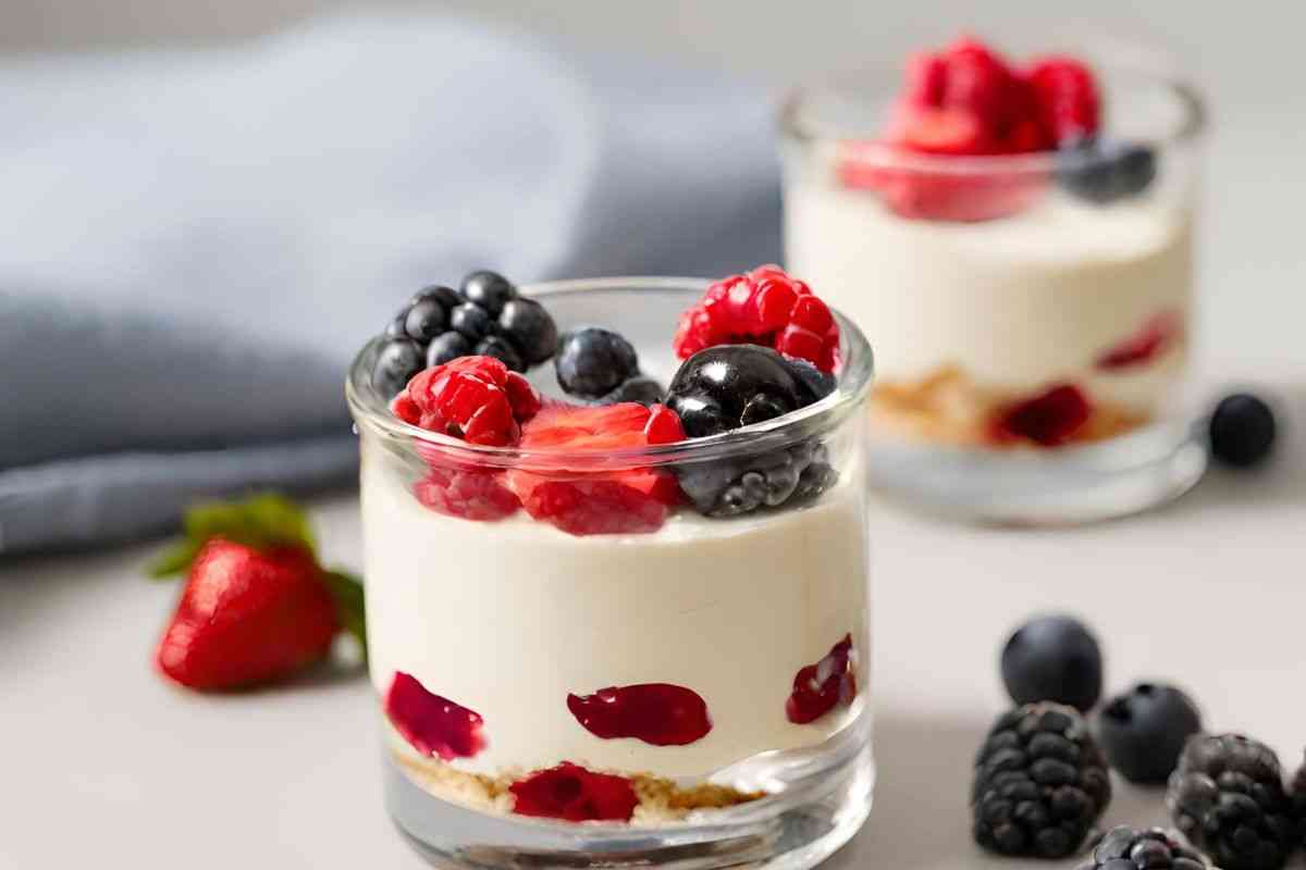 crema mascarpone e frutti di bosco ricetta