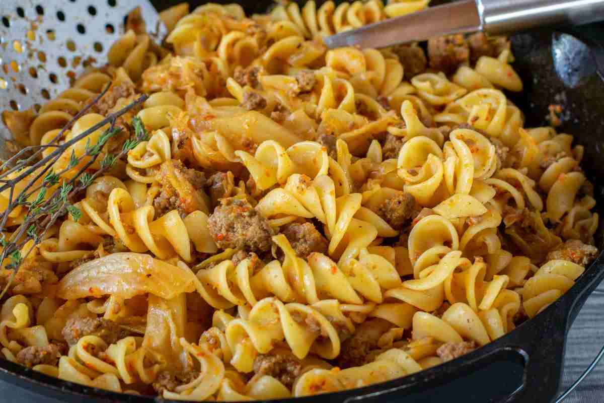 fusilli con verza e carne macinata ricetta