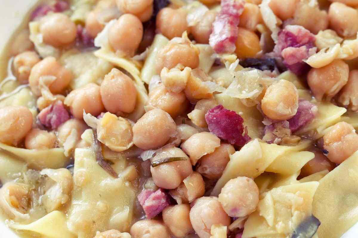 pasta con ceci e pancetta ricetta