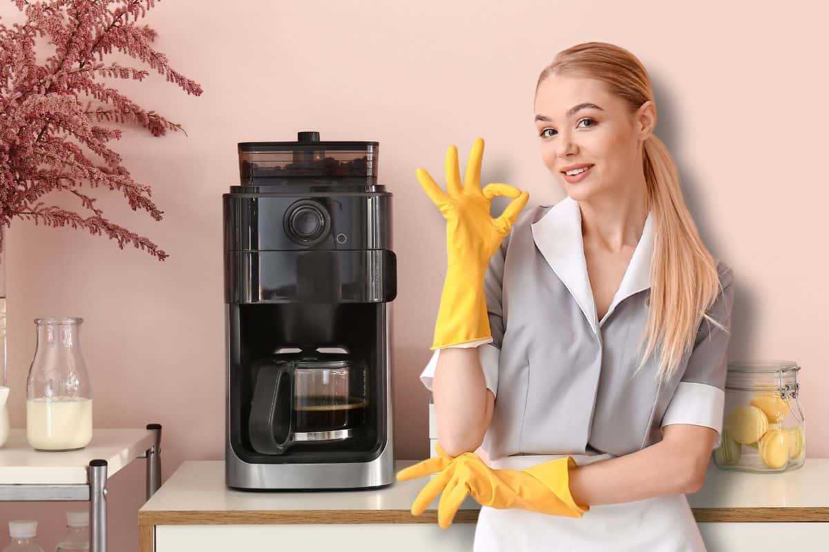 trucco per pulire facilmente la macchina del caffè