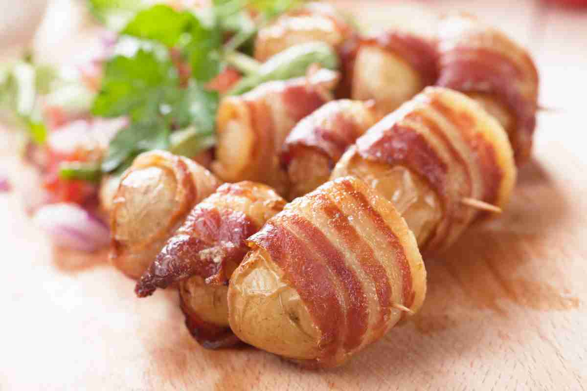 Patate novelle arrotolate con pancetta