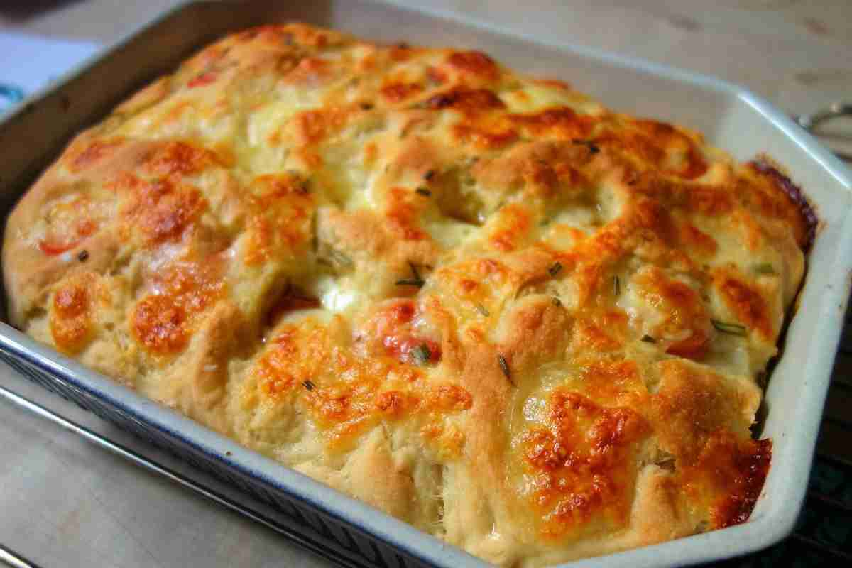 Pizza farcita con zucchine e provola