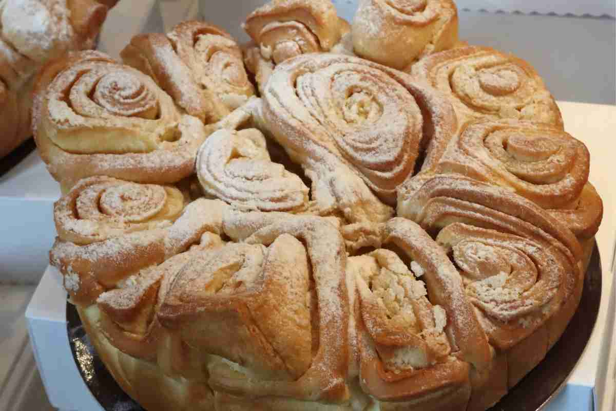 Torta delle rose mantovana