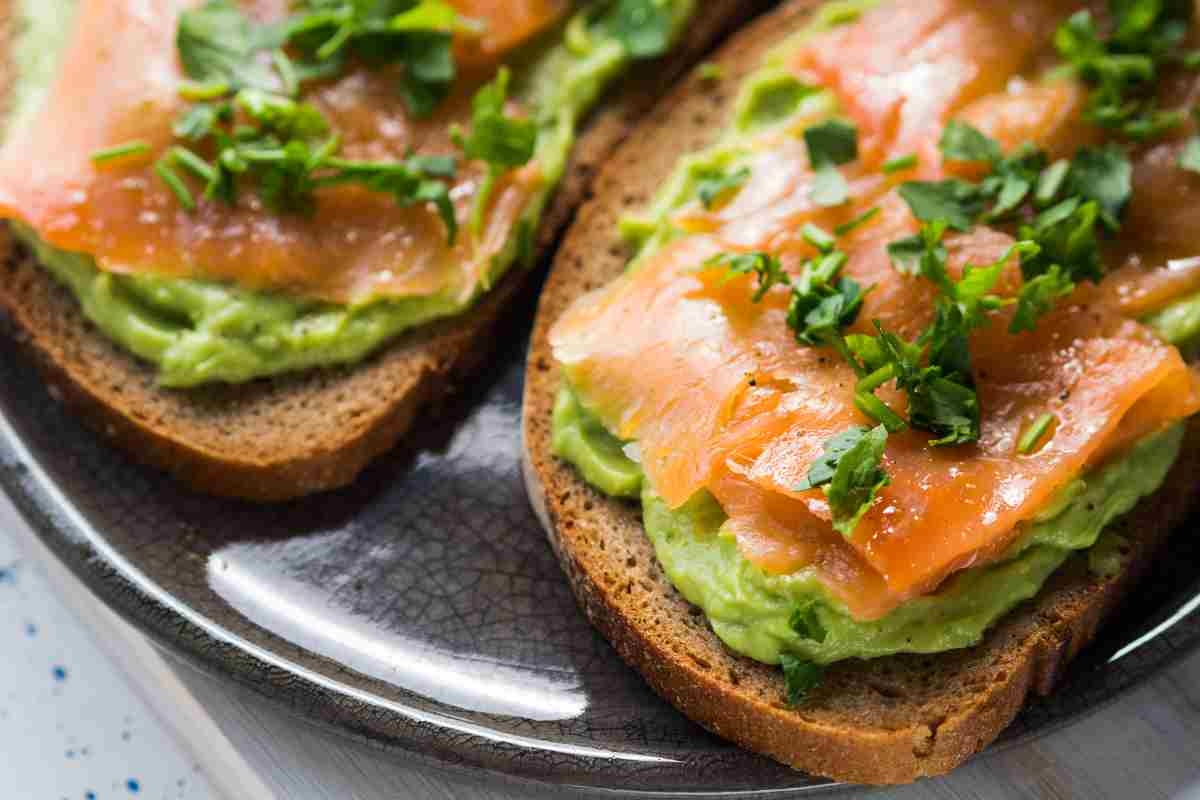 Avocado toast con salmone