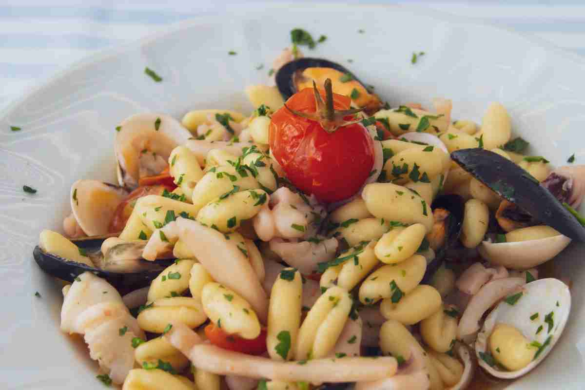 piatto con cavatelli ai frutti di mare