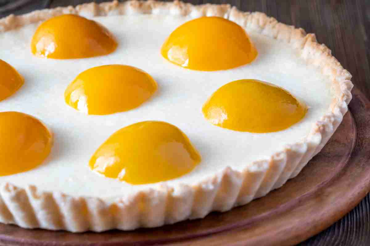 Crostata pesche e mascarpone per il dolcetto facile e veloce