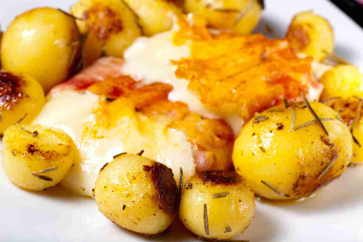 Tomino grigliato con contorno di patate al forno