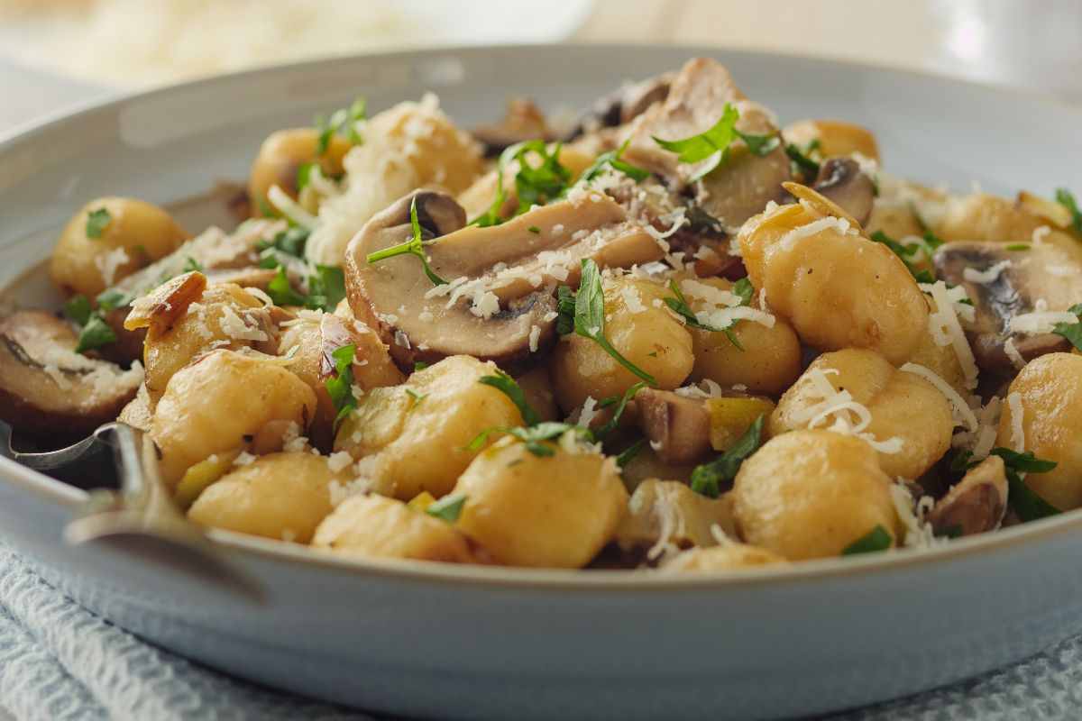 gnocchi di patate con formaggio e champignon ricetta