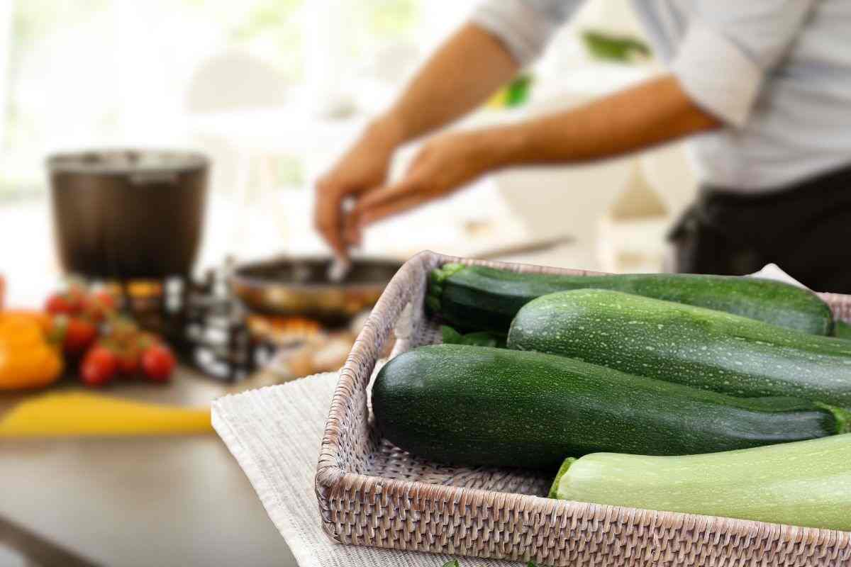 ricetta spaghetti di zucchine con pesto