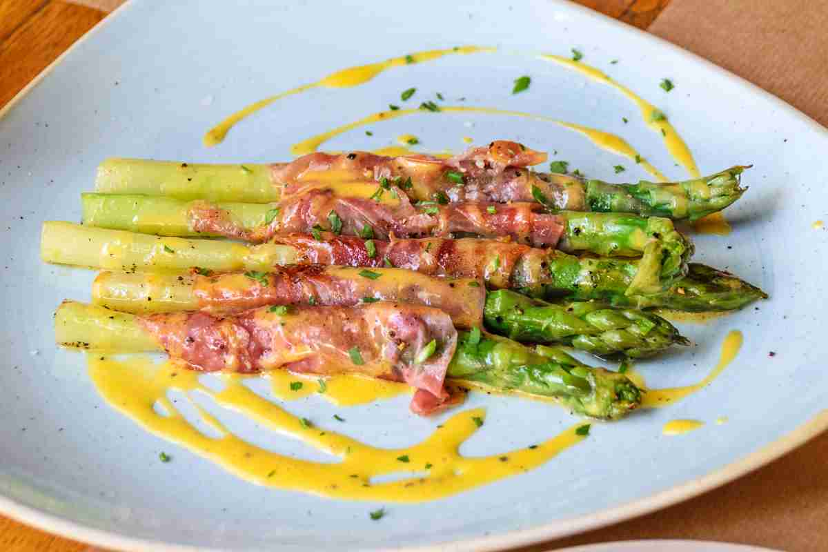 Asparagi avvolti nella pancetta