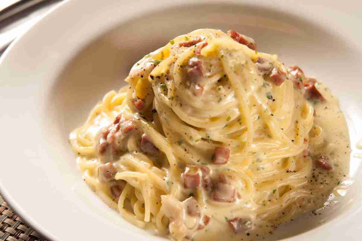 Carbonara americana con panna e bacon