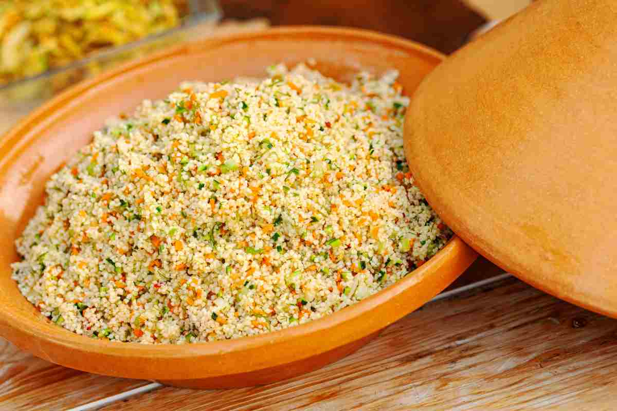 tajine con cous cous arricchito con spezie