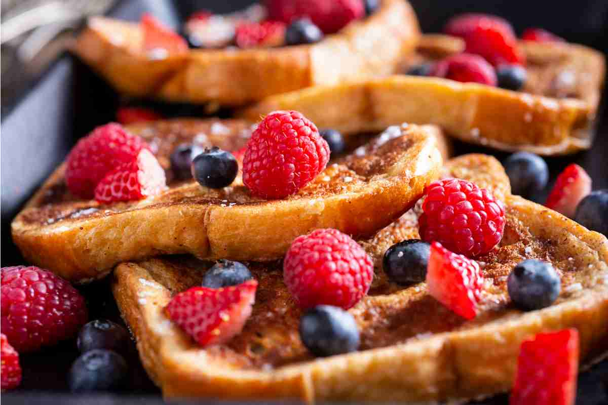 French toast con frutti di bosco