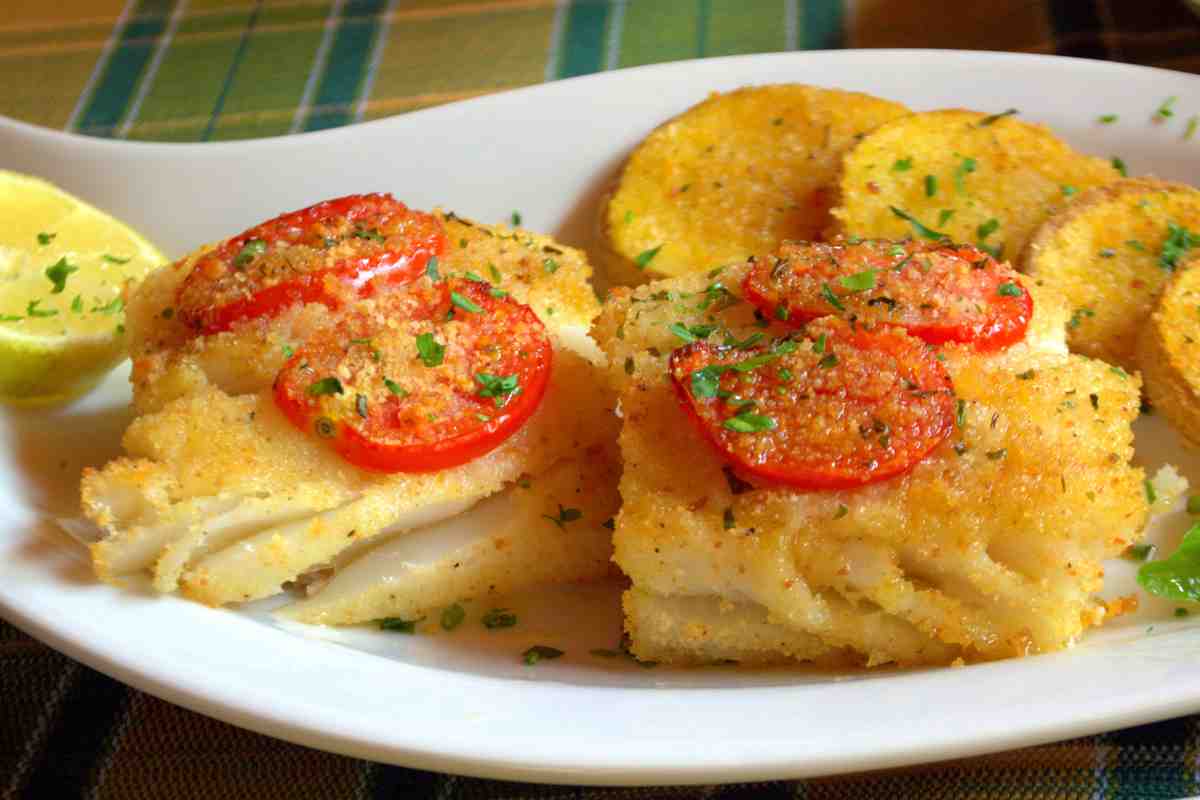 Merluzzo gratinato con fetta di pomodoro sopra