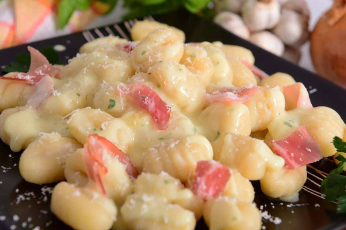 gnocchi ai 4 formaggi e speck