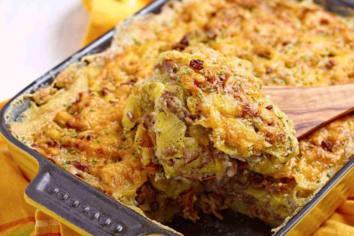 teglia di patate gratinate con la carne