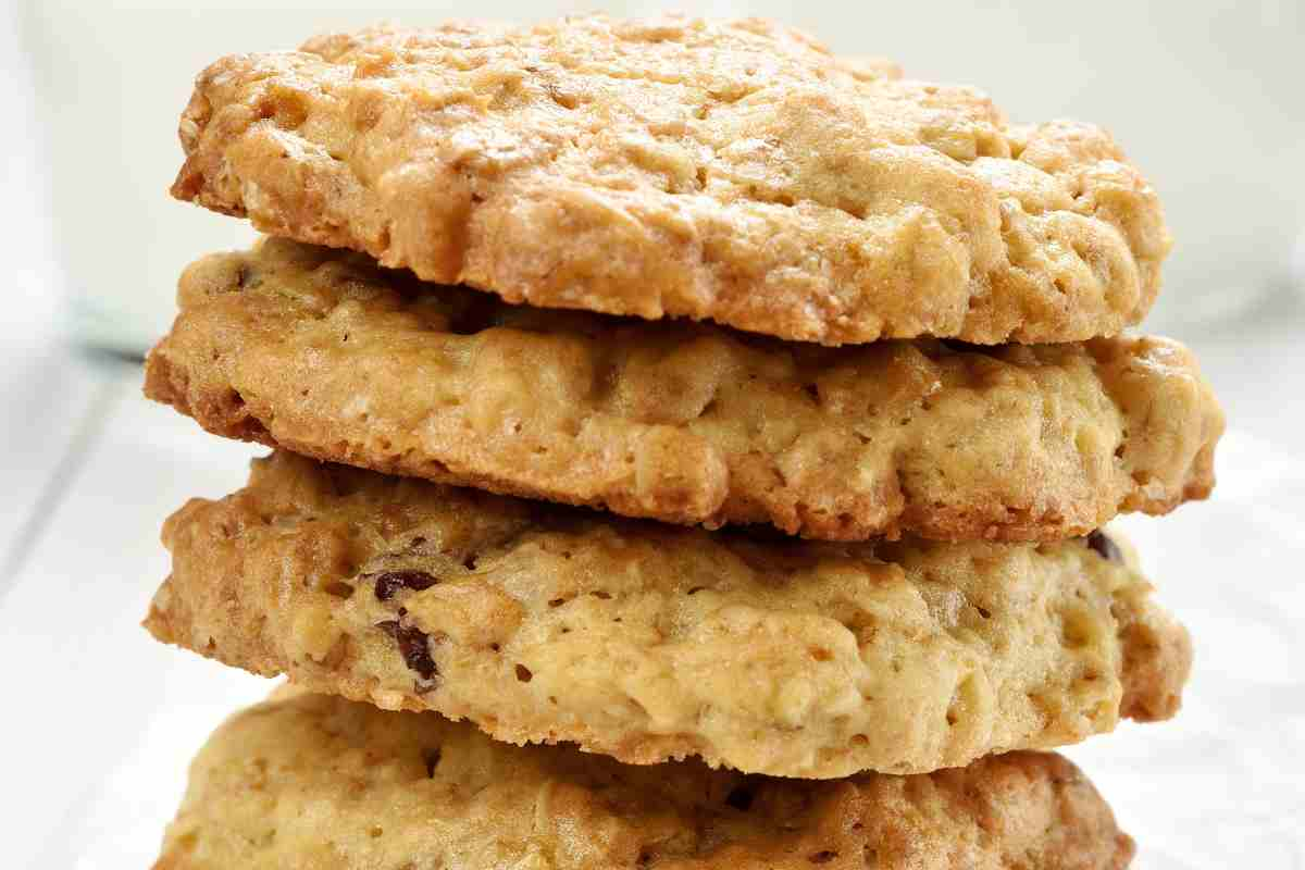 Biscotti proteici impilati uno sull'altro