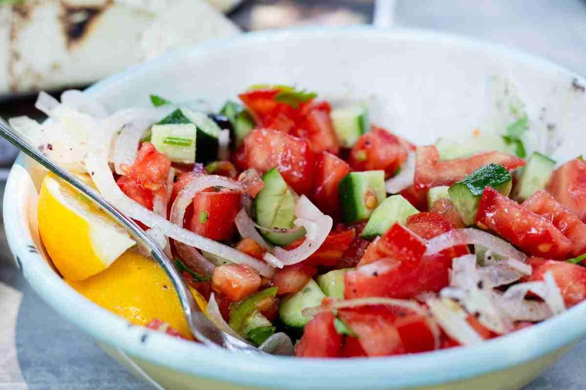 Insalata pomodoro cetrioli e cipolla