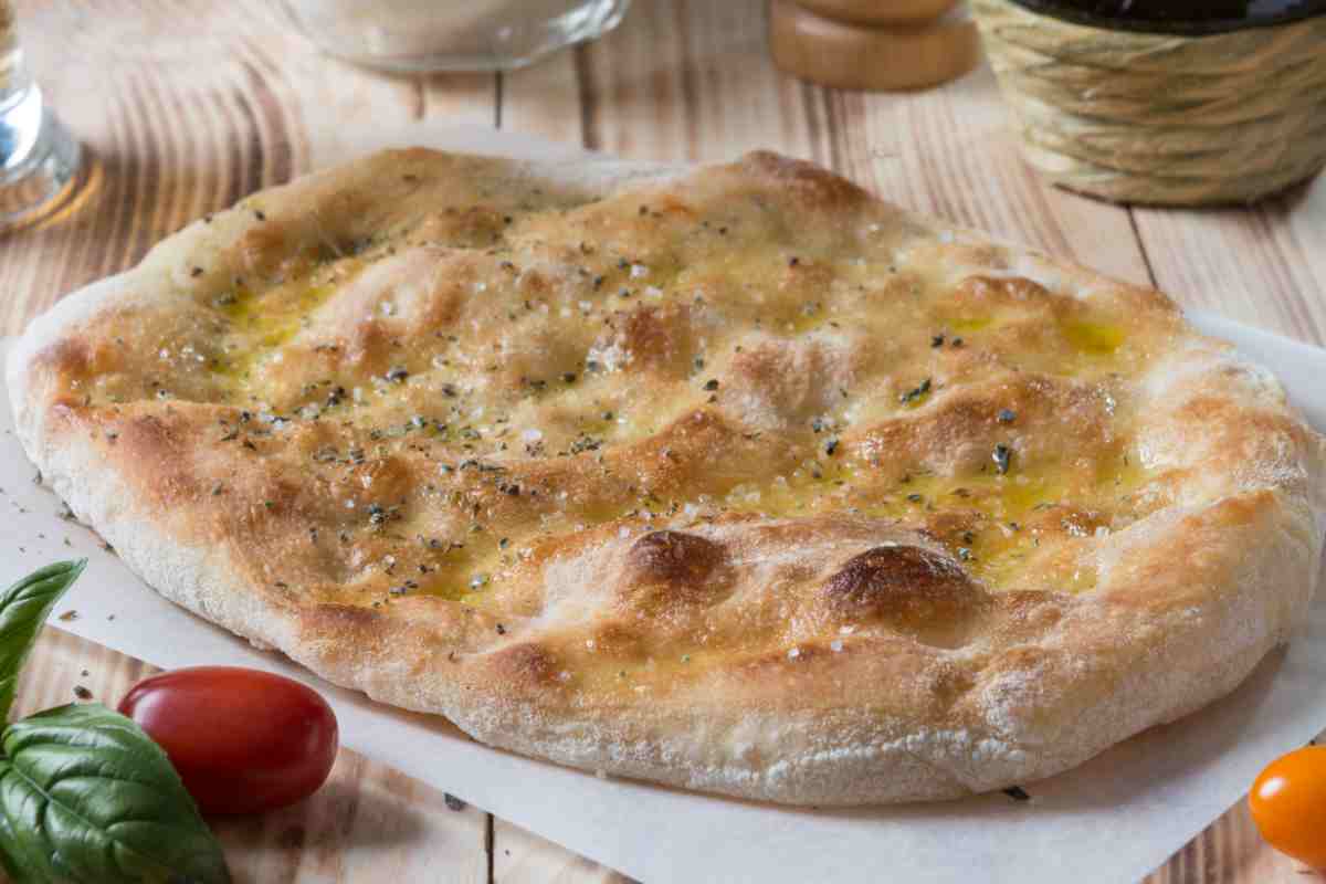 Pizza bianca romana ricetta