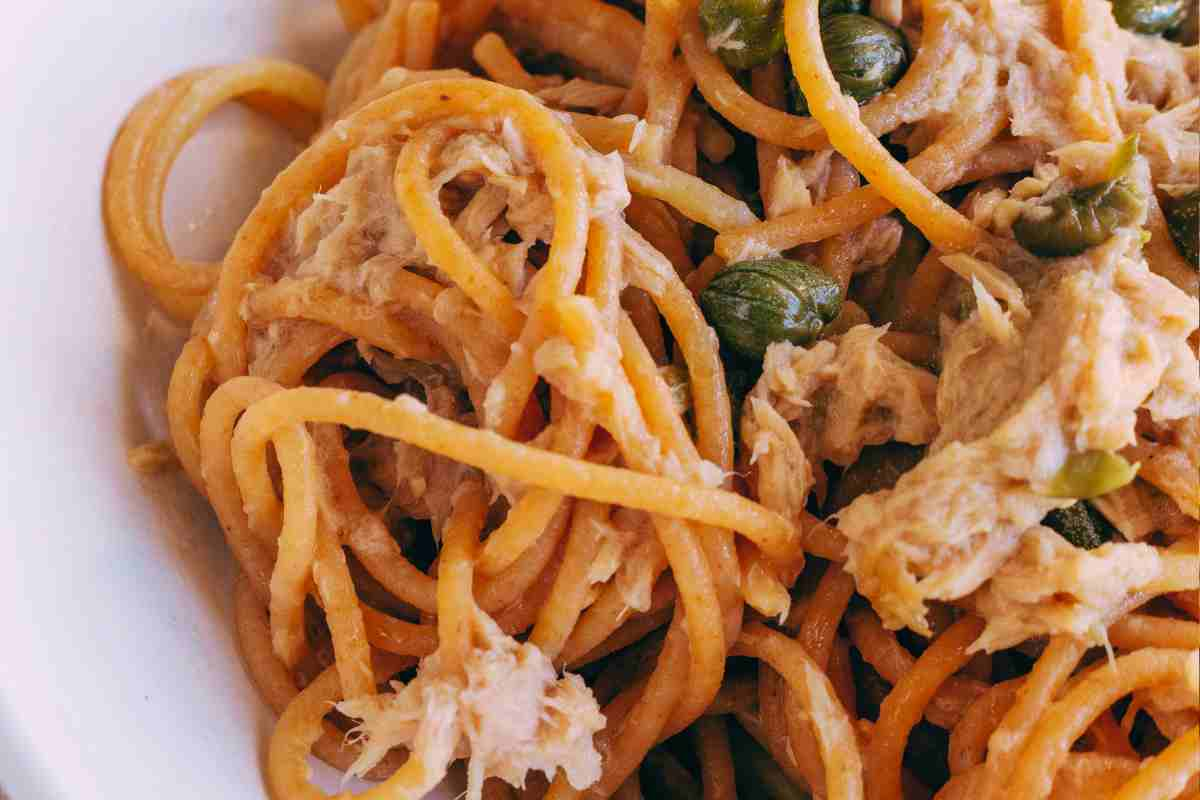 Spaghetti con tonno e capperi per la ricetta del giorno