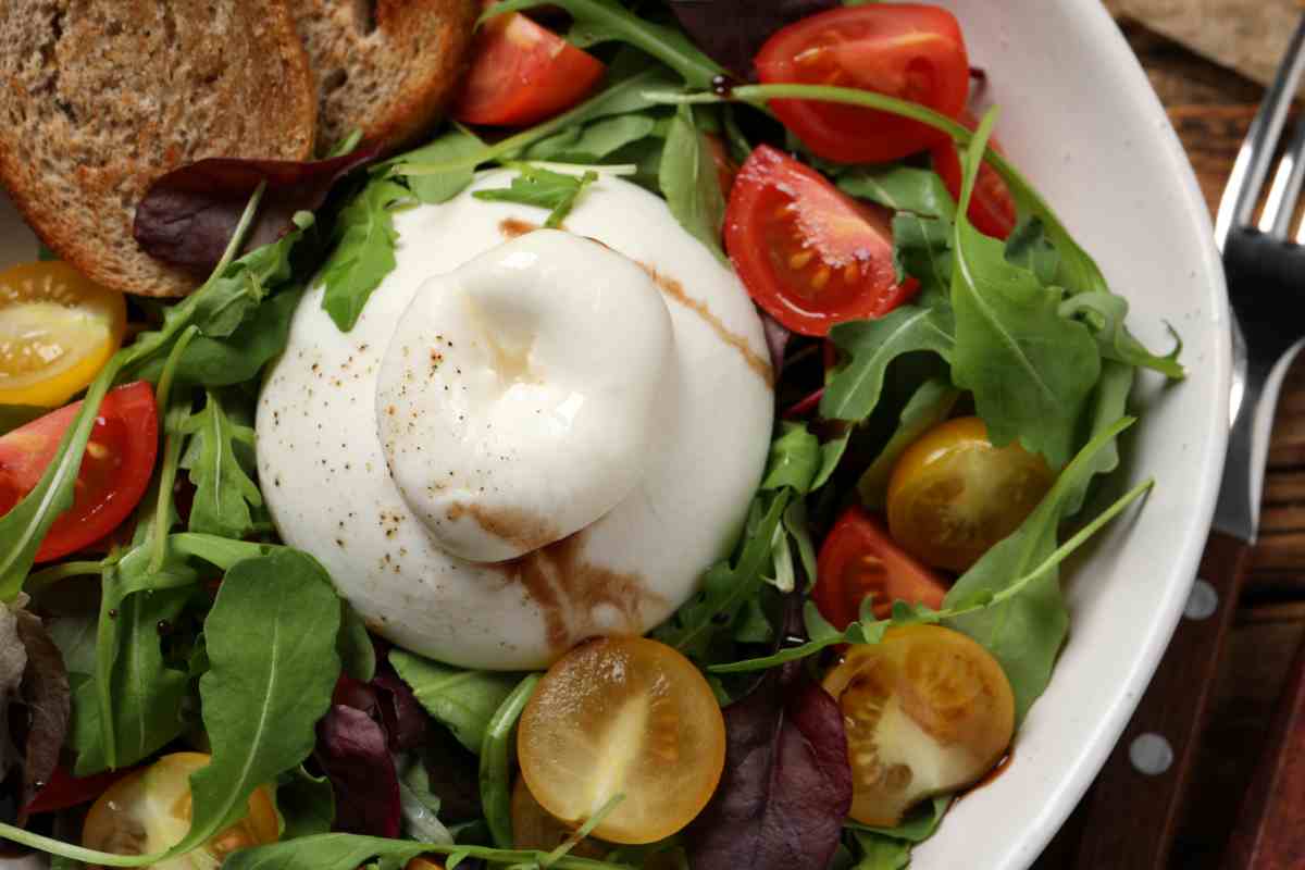 Burrata rucola e pomodorini per la ricetta del giorno