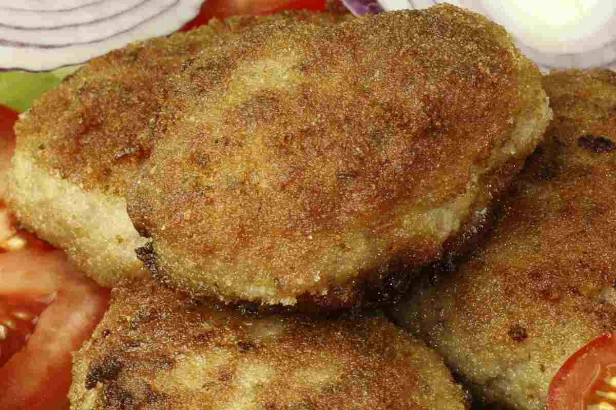 Cotoletta di funghi porcini impanata vista da vicino