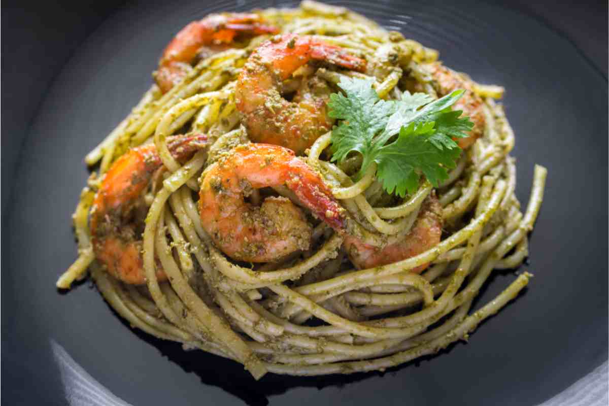 Pasta al pesto e gamberi per la ricetta del giorno