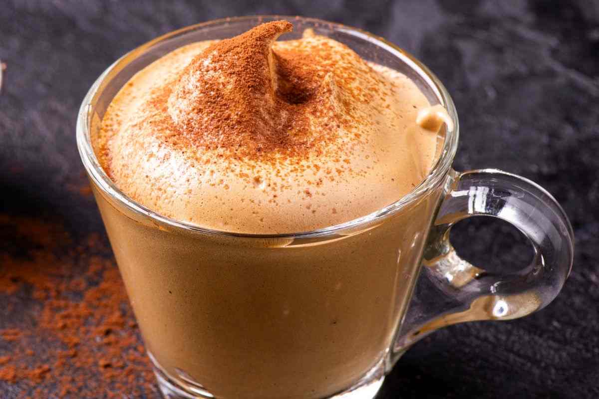 bicchiere con crema di caffè